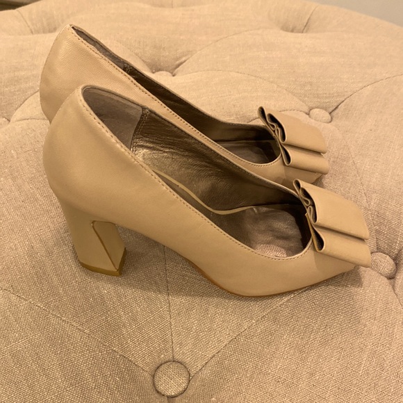 Moda Spana Pumps - Picture 2 of 7